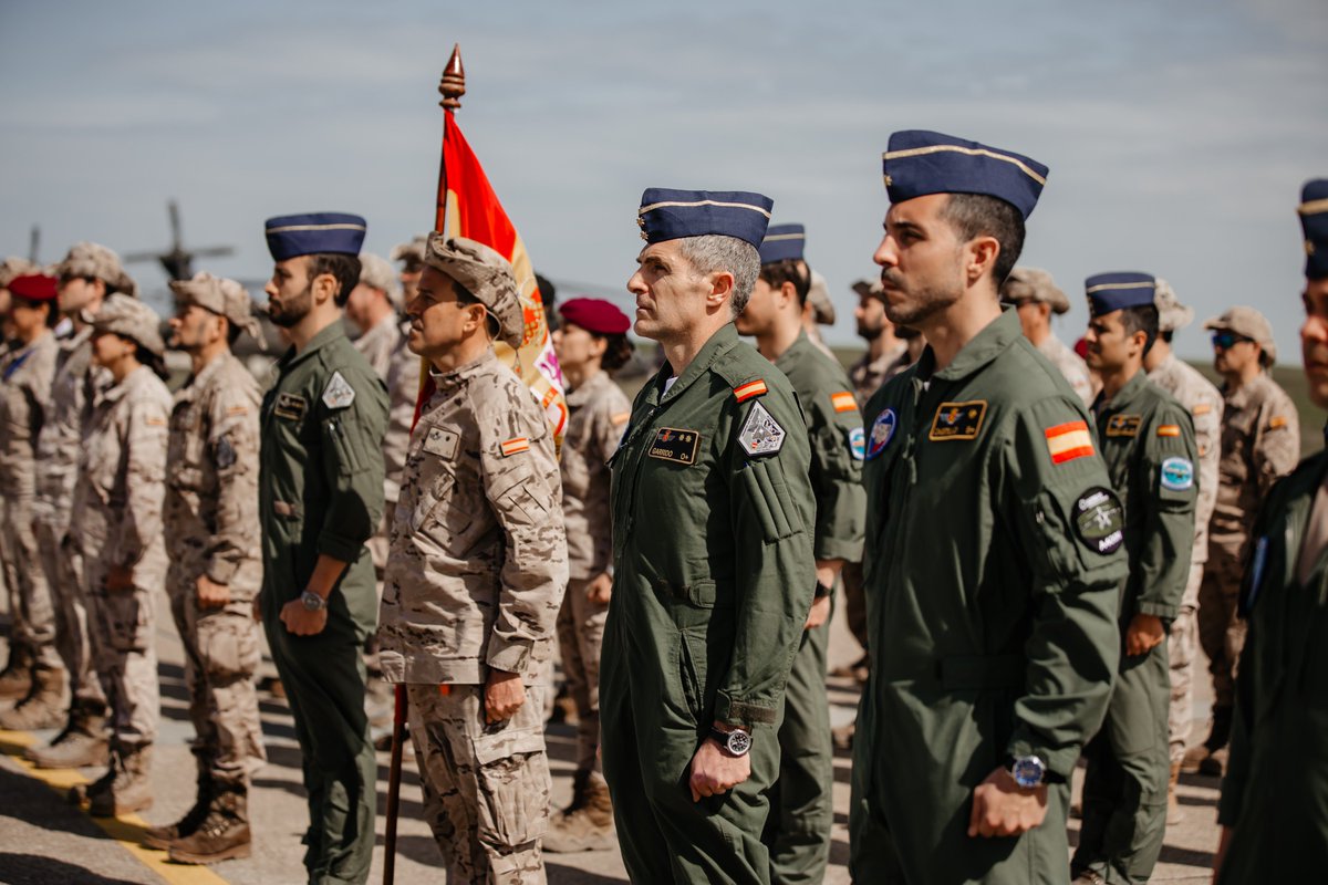 EMADmde's tweet image. El #DATPaznic celebra un acto oficial de clausura y entrega de condecoraciones en la base aérea Mihail Kogalniceanu en Rumanía. Tras 4 meses ininterrumpidos de misión, el destacamento comenzará su repliegue a territorio nacional la próxima semana #MOPS @MApNRomania @EjercitoAire