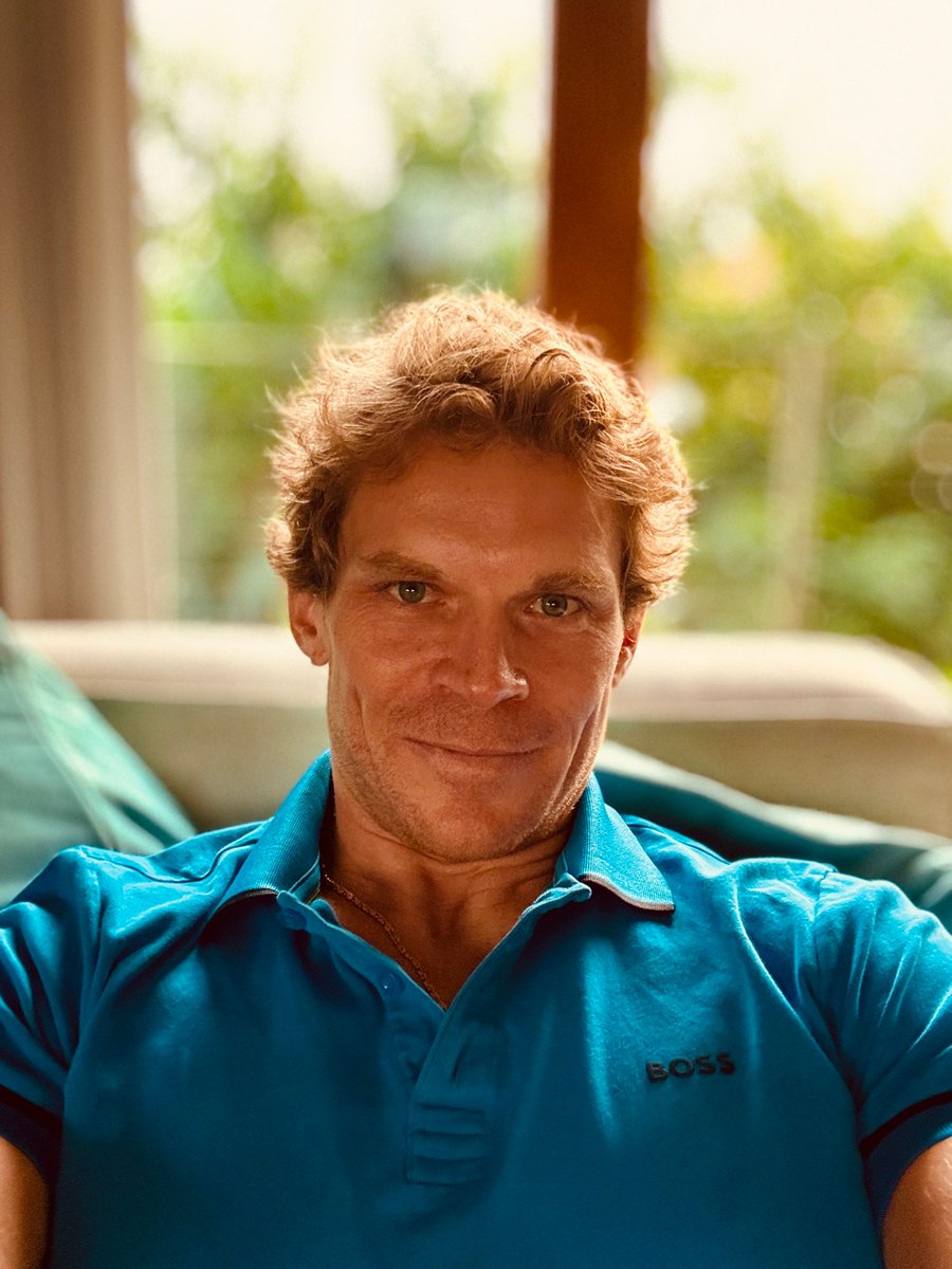 julianhosp's tweet image. 2025: KI ist keine Zukunftsmusik mehr — sie ist die neue Realität für Unternehmer.

Wer heute in innovative Geschäftsmodelle investieren will, muss KI in den Mittelpunkt stellen. Hier ein paar Ideen, die mich gerade extrem begeistern:
• Hyper‑personalisiertes Marketing as a…