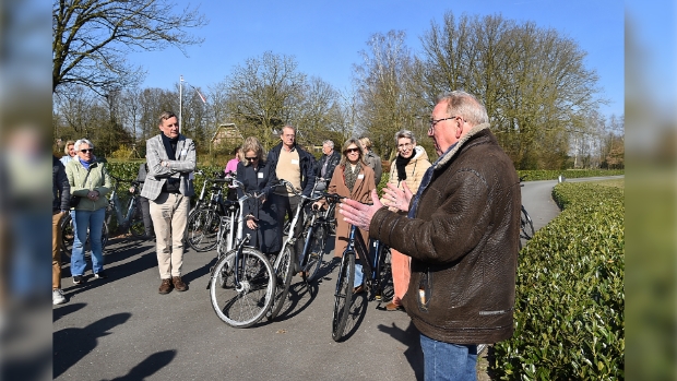 Boeklancering en een stukje fietsen bij en rond Kasteel Slangenburg doetinchemsvizier.nl/l/513315
