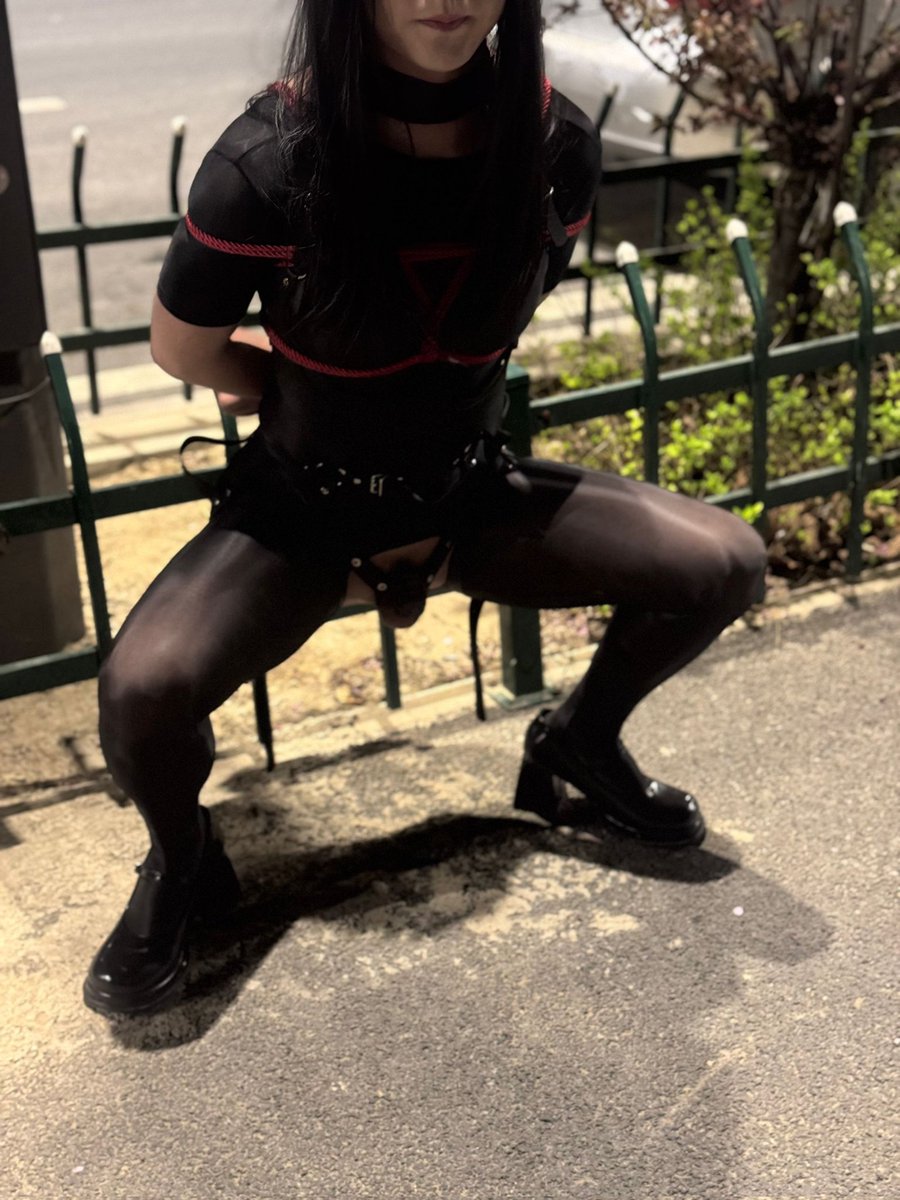Alipdoc1's tweet photo. 露出！捆绑！放置！buff叠满了😊😊好涩情的一只小男娘啊！有哥哥来偶遇吗
姐姐的绳缚技术好棒，有姐妹想一块被调教的吗☺☺
#男娘 #母狗 #露出 #放置 #肉便器
#调教 #SM #前锁后塞 #sissy #伪娘勾引 https://t.co/JS1fENV5wU