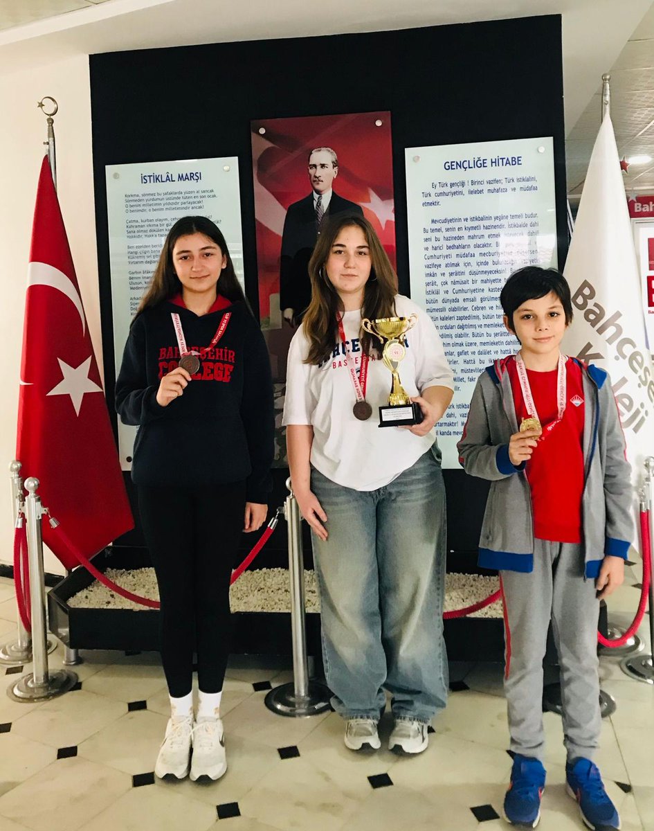Tekirdağ Küçükler ve Yıldızlar Takım Satranç Turnuvasına katılan öğrencilerimizden;
Egemen Öncü ,
U 12 Kategorisi 1.si🥇

Izlem  Kamiloğlu ,
U 18  Kategorisi  3.sü🥇

Aylin Öztürk,
U 18  Kategorisi 4. sü🥇 oldu.

Yarışmaya katılan öğrencilerimizi tebrik ederiz.