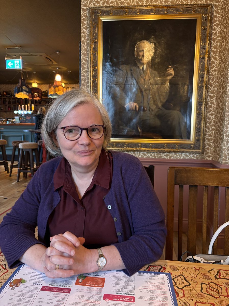 Hot date for lunch! But ⁦<a href="/MHMillinery/">Mill House Millinery #SBS Winner</a>⁩ is feeling watched.