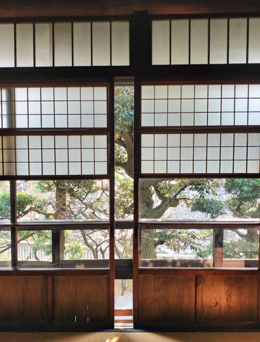 12345toutoo's tweet photo. 豊島区　八雲庵
桜の季節にだけ開けていただけるという大正期の古民家のお茶席。
17さん @dis17jun に情報いただき行ってまいりました。
今年で最後だそう。しかも今週いっぱいです。
https://t.co/NArjWPWlml
あちこちに春の花が生けられ日本人に生まれ良かった、と思うひとときを味わいました。
→ https://t.co/SQtvWFBzBb