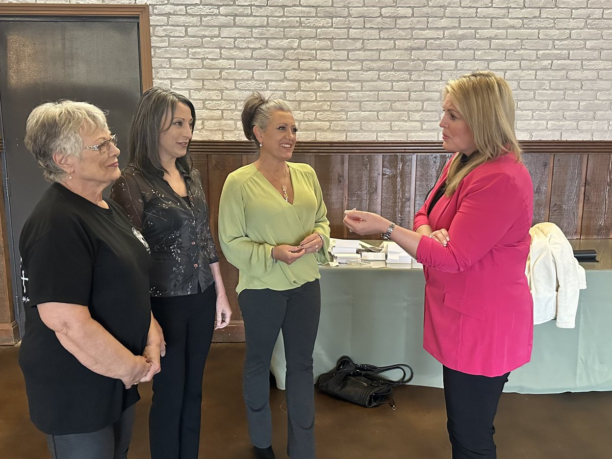 Jennifer Borrasso (@jenborrasso) on Twitter photo Blood drive to honor Corey Comperatore
“Everybody has an opportunity to be a hero”
Comperatore’s mom & sisters talked with me about 1st nationwide blood drive w/ <a href="/VitalantPAOH/">Vitalant - Pennsylvania, Ohio & West Virginia</a> in April.
The firefighter was shot & killed at the Trump Butler rally.
cbsnews.com/pittsburgh/new…
<a href="/KDKA/">KDKA</a> Blood drive to honor Corey Comperatore
“Everybody has an opportunity to be a hero”
Comperatore’s mom & sisters talked with me about 1st nationwide blood drive w/ <a href="/VitalantPAOH/">Vitalant - Pennsylvania, Ohio & West Virginia</a> in April.
The firefighter was shot & killed at the Trump Butler rally.
cbsnews.com/pittsburgh/new…
<a href="/KDKA/">KDKA</a>