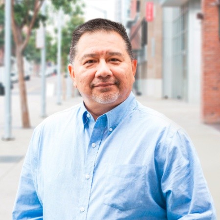TMCInnovation's tweet image. At CDI@TMC, innovation thrives thanks to Carlos. From stocking tools to ensuring lab safety, he keeps everything running so teams can focus on breakthroughs. His support makes progress possible.
#InnovationSupport #MedicalDevices #CDIatTMC