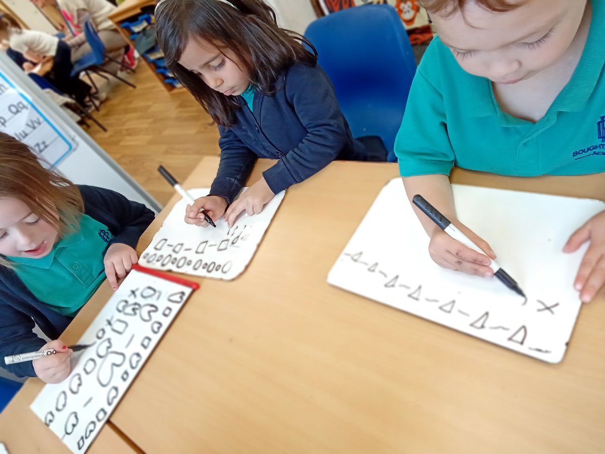 BoughtonHeath's tweet image. Reception are busy creating their own repeating patterns #maths #repeatingpatterns