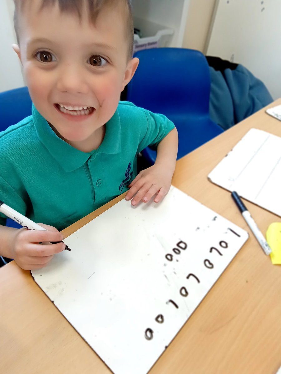BoughtonHeath's tweet image. Reception are busy creating their own repeating patterns #maths #repeatingpatterns