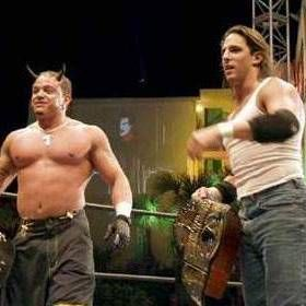 wrestle_hist's tweet photo. 3/26/2001  

Billy Kidman &amp; Rey Mysterio defeated Elix Skipper &amp; Kid Romero to become the new (and final) WCW Cruiserweight Tag Team Champions on the final episode of Nitro from the Boardwalk Beach Resort in Panama City, Florida. 

#WCW #WCWNitro #BillyKidman #ReyMysterio https://t.co/3j77uaptYt