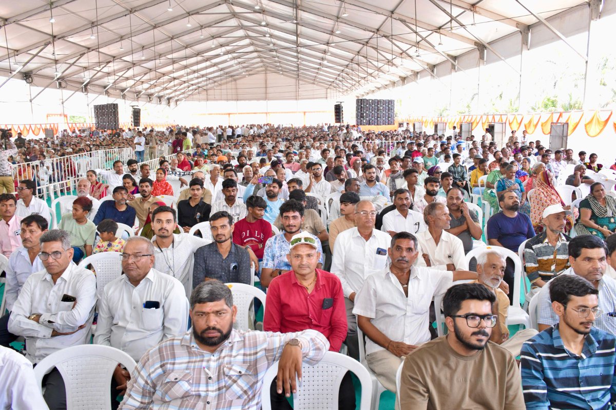 મુખ્યમંત્રી શ્રી ભૂપેન્દ્રભાઈ પટેલના વરદ્હસ્તે આજે મોરબી જિલ્લાના અંદાજે ₹187 કરોડના કુલ 49 વિવિધ વિકાસકામોનું લોકાર્પણ તથા ખાતમૂહુર્ત કરવામાં આવ્યું હતું. રોડ-રસ્તા અને ચિલીંગ પ્લાન્ટ સહિતના આ વિકાસ પ્રકલ્પોથી મોરબી જિલ્લામાં રોડ કનેક્ટિવિટી સુદ્રઢ થવાની સાથે ડેરી સંલગ્ન