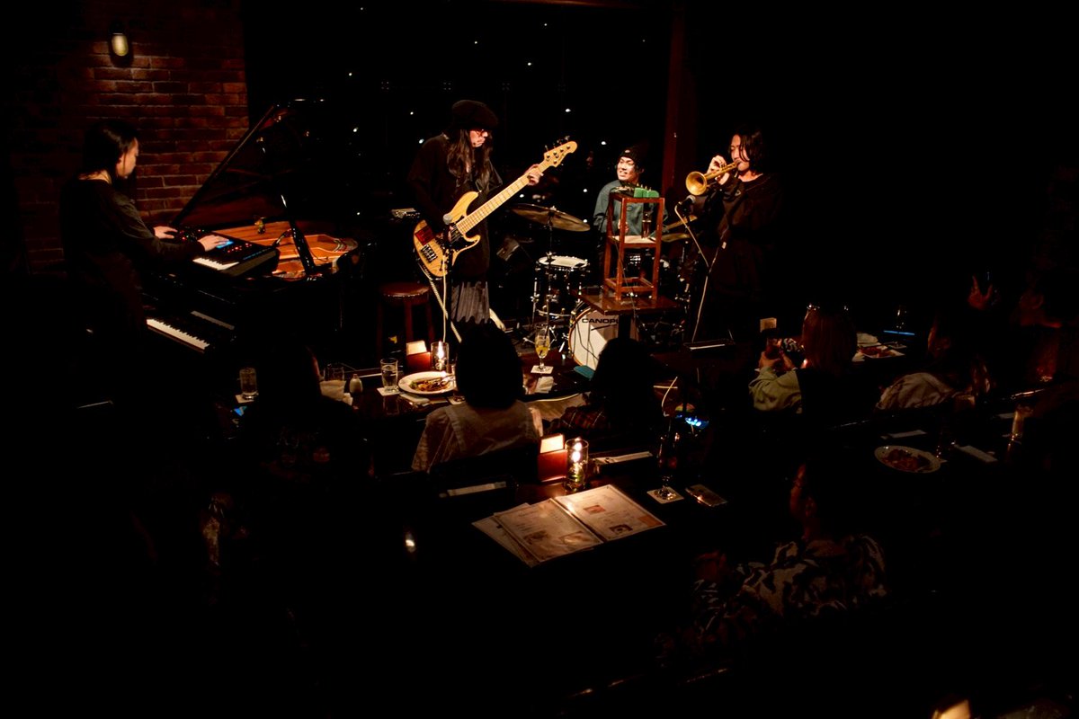 WonderWall2015's tweet image. 📷✨
【LivePhotos】

2025/03/26(Wed)
ToshiYukiKenYa

@toshitakashibat 
@yukinomatsuura 
@kenken_RIZE 
@reiya_terakubo 

Photo by RyoICHIKAWA

MorePhoto→ 
instagram.com/p/DHqisiapXIe/…

NextLive→2025/07/28(mon)

#wonderwallyokohama
#improvisation
#yokohama
#livephoto
#未知との遭遇