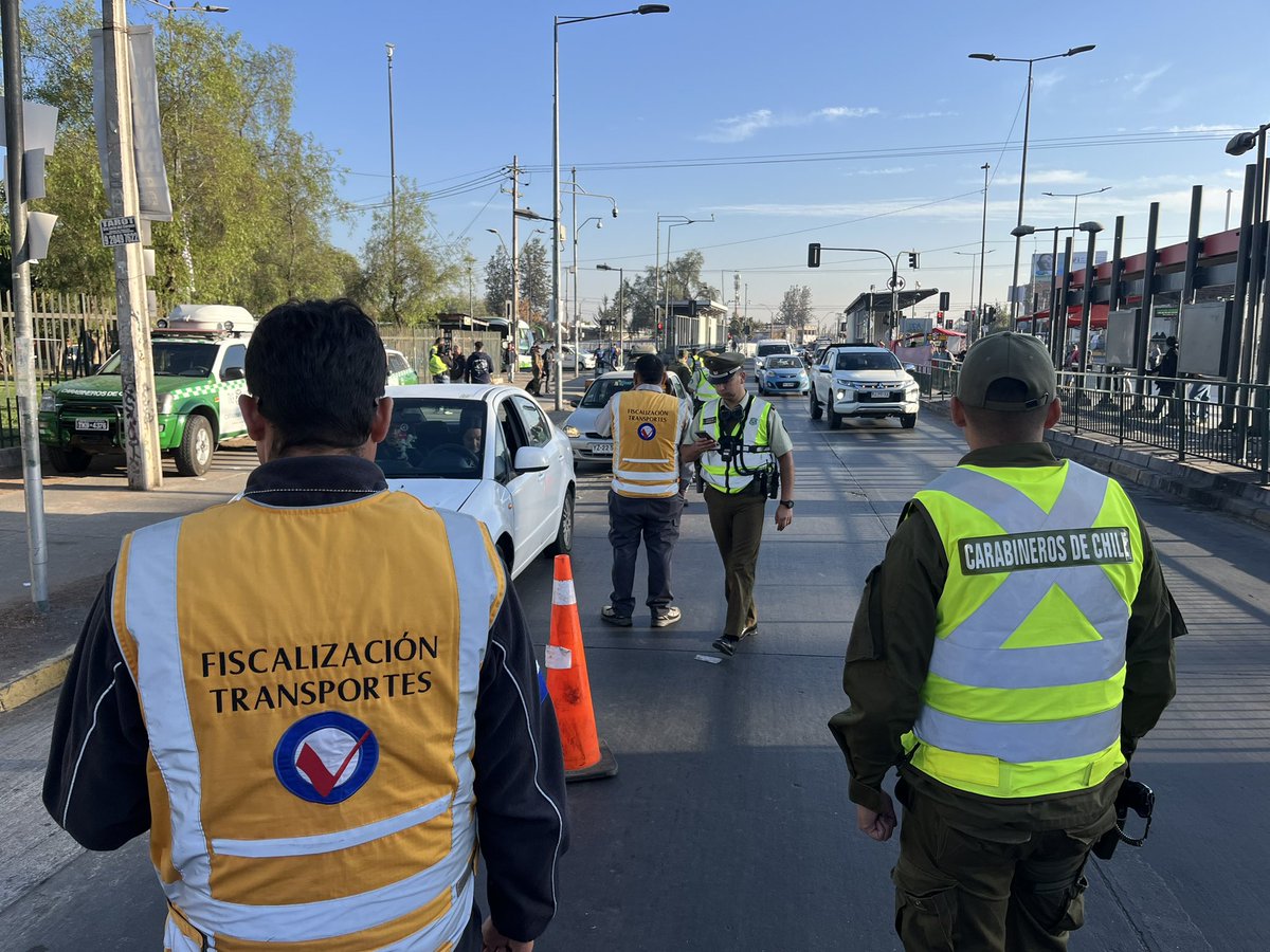 Hoy se realizó nuevo operativo del #PlanCallesProtegidas donde inspectores(as) de <a href="/Fisca_MTT/">Division de Fiscalización de Transportes</a> <a href="/Muni_LaGranja/">Municipalidad de La Granja</a> y <a href="/MuniSanRamon_/">Municipalidad de San Ramón</a> junto a <a href="/Carabdechile/">Carabineros de Chile</a> y con la coordinación de <a href="/SubPrevDelito/">Subsecretaría de Prevención del Delito</a> fiscalizado todo tipo de vehículos 🚗 🏍️🛵🚕. Porque #FiscalizarEsProteger en todo Chile 🇨🇱.