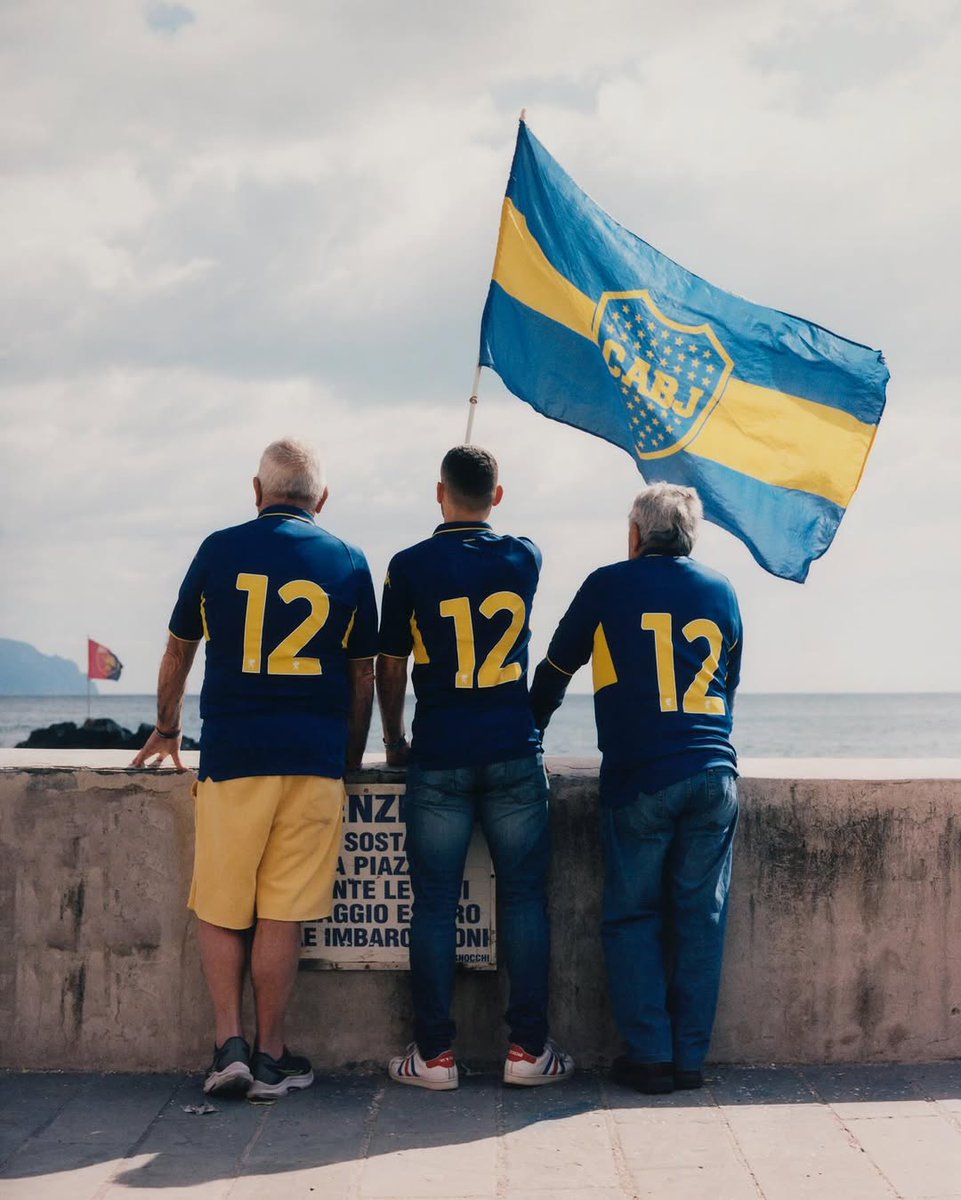 Las imágenes que compartió el club Genoa tras lanzar una camiseta en homenaje por los 120 años de la fundación de Boca, ya que el Xeneize fue fundado por inmigrantes italianos de Génova.