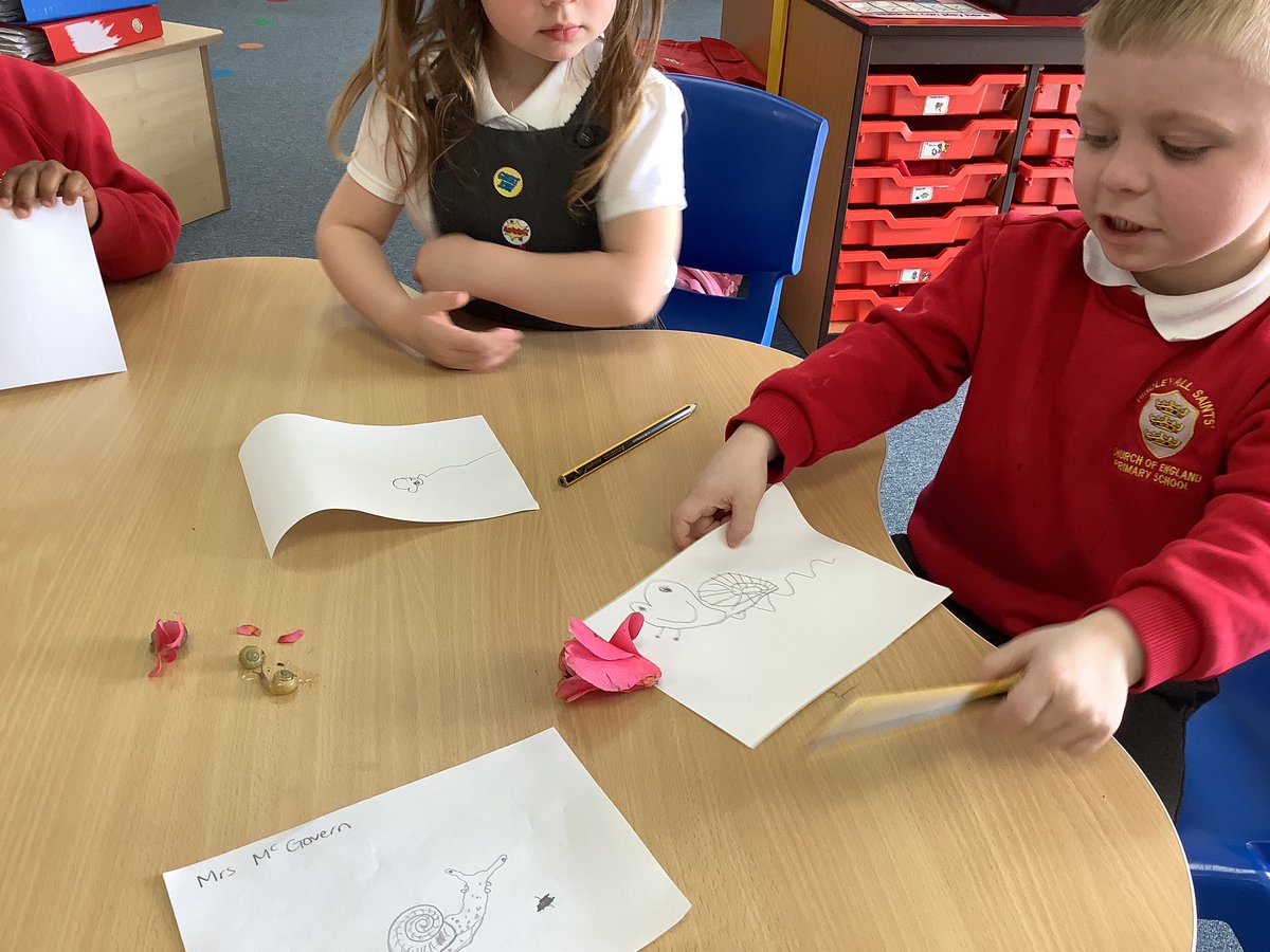 HasReception's tweet image. @HASReception are investigating snails! We have to look very closely to make an observational sketch…
✍️ 🐌 

#EYFS
#ExpressiveArtsAndDesign