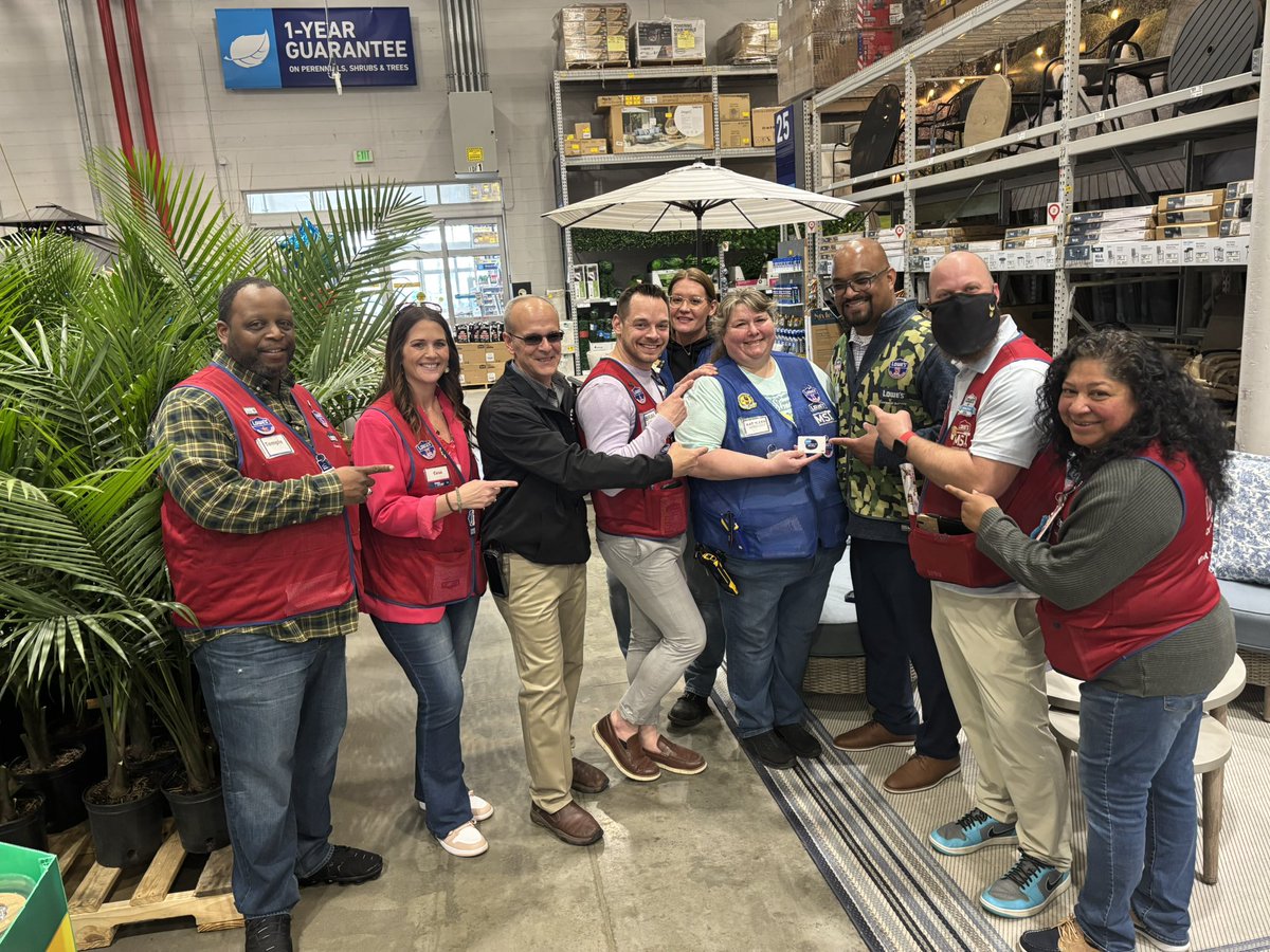 MSM Kathleen in 691 receiving my only On The Spot recognition points for Q1 -great job Kathleen for exemplifying all of our core values including your leadership- congratulations! <a href="/DCT0813MD/">Dante Thomas</a> <a href="/aaronrandolph/">Aaron Randolph</a> <a href="/bcscott33/">Brian Scott</a> <a href="/MichaelYoungson/">michael youngson</a> #R1MSTROCKS <a href="/bluebox/">Bluebox</a>