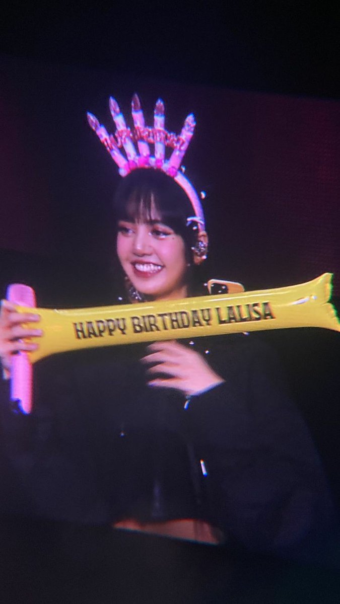 sunnysunlisa's tweet image. CAN THIS POST GET 327 REPLIES AND RETWEETS FOR THE BIRTHDAY GIRL PLEASE???

RT and REPLY:

OUR ICON LISA DAY 
#28toForeverWithLALISA