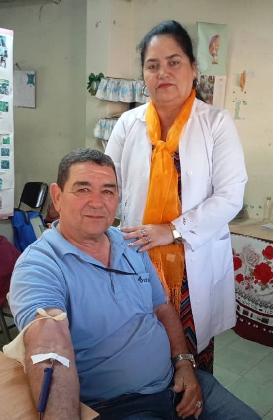 Quienes donan sangre 💉, muestran cuánta grandeza hay en su corazón ❤️. 
👷Trabajadores nuestros en la provincia de Las Tunas se unen una vez más a esta hermosa acción.  
#EtecsaConCuba 🇨🇺