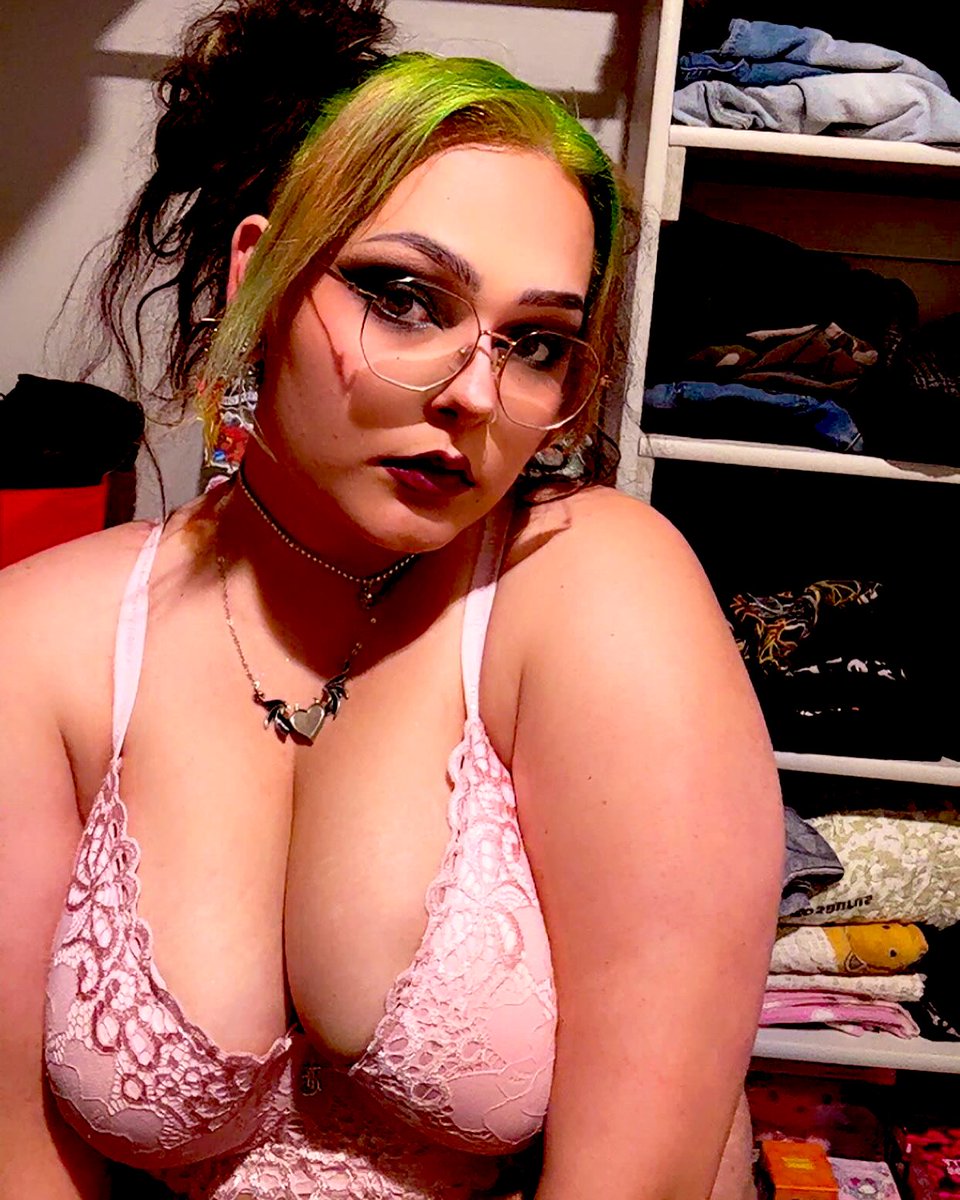 stormitastegood's tweet photo. Join me on my OF to see more 🍆Now free for VERY limited time!! Get access now!! I’m a fountain, and creamy💦🧴. Hope to see you there! #onlyfans #ass #milf #gothgirlof #freak #squirt https://t.co/YESzF5Fjay