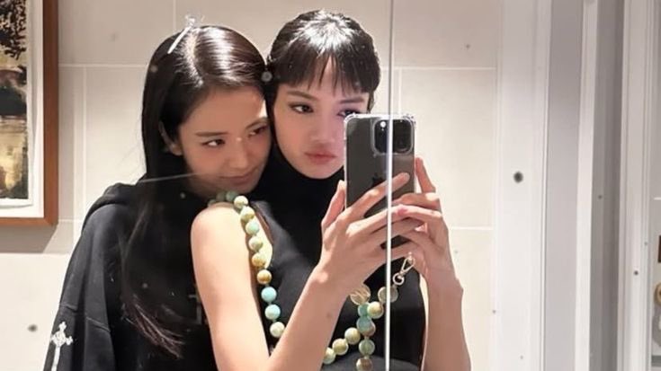 jisoogaIIery's tweet image. Happiest birthday to JISOO’s forever hotpot partner and true to life sister, LISA! Thank you for persistently being by her side every time. Wishing you an amazing and beautiful year full of happiness. We love you! 🤍

#28ToForeverWithLALISA