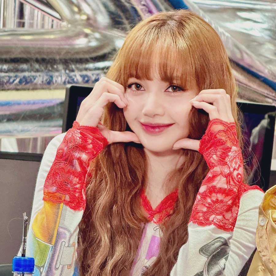 IT’S LISA’S DAY! Mandatory RETWEET and REPLY this post once it passes by your timeline! ✨

OUR ICON LISA DAY 
#28toForeverWithLALISA