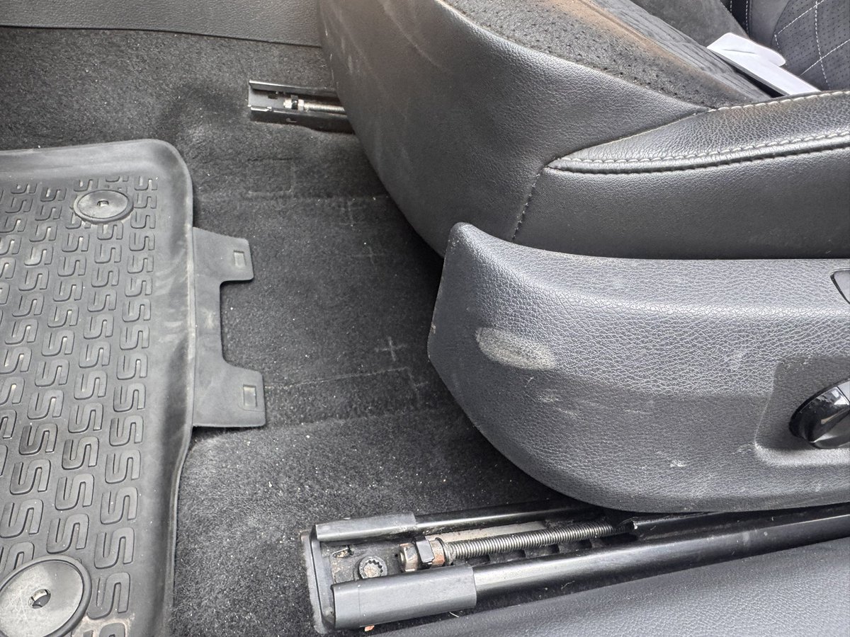 keshavdrolia's tweet photo. . Wow, @SkodaIndia, thanks for the "complimentary" dirt and grime with my car service. Did you forget the car wash?  Or is this your new "eco-friendly" approach? @Zac_Hollis_
@SkodaIndia_PR @autocarindiamag
 #SkodaIndia #ServiceFail #DirtyCar @PpsSkoda Hennur Branch, Bengaluru. https://t.co/ZiDCcSGgR4