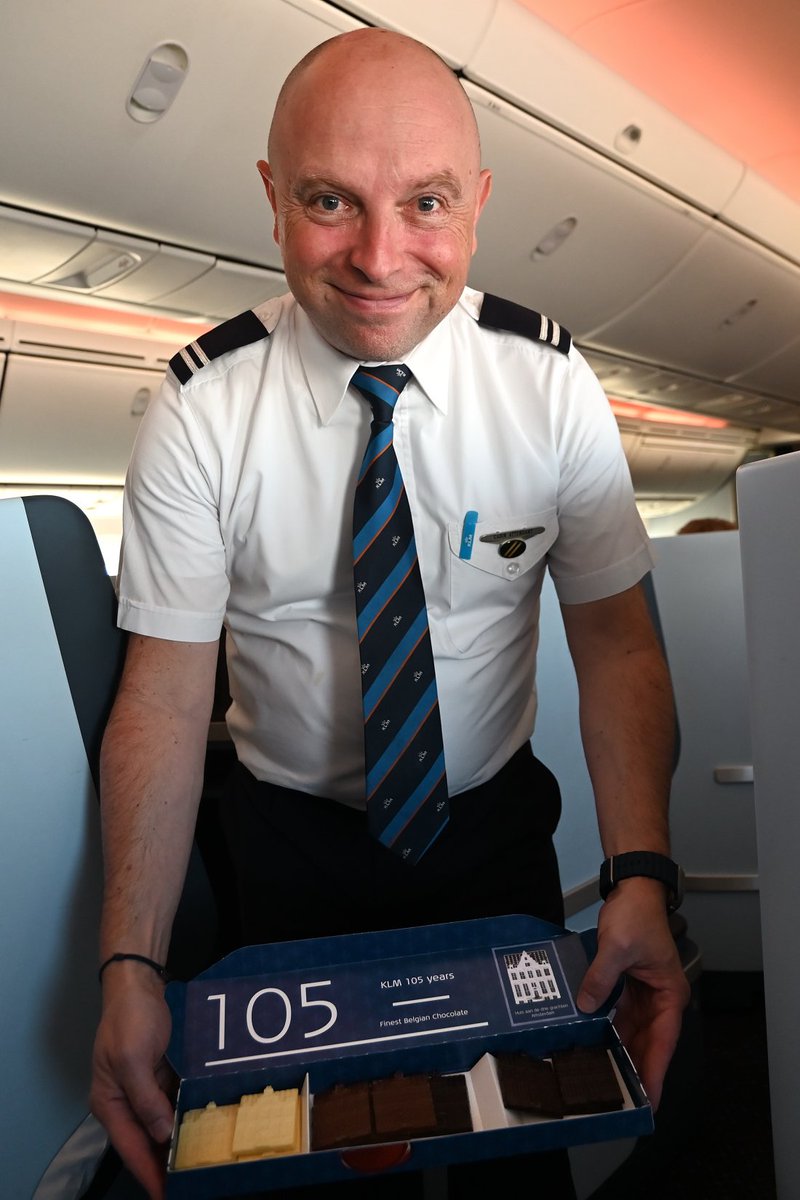 KLM (@klm) on Twitter photo Service with a smile at 35,000 feet! ๐ซโ๏ธ
Photo: <a href="/MvanDusseldorp/">Matthijs van Dusseldorp</a>
Cabin attendant: <a href="/Jordisoeters/">Jordi soeters</a>
#KLM Service with a smile at 35,000 feet! ๐ซโ๏ธ
Photo: <a href="/MvanDusseldorp/">Matthijs van Dusseldorp</a>
Cabin attendant: <a href="/Jordisoeters/">Jordi soeters</a>
#KLM