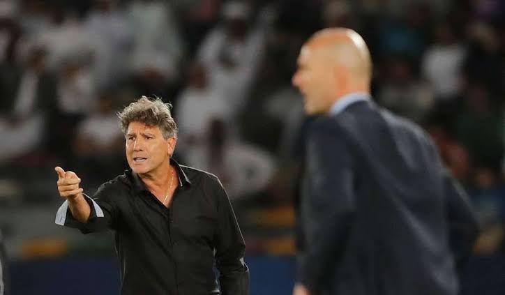 ThonyTrovao's tweet photo. 🔥🇧🇷 ATENÇÃO BOMBA💣🔥

A CBF cogita chamar Renato Portaluppi para assumir a Seleção Brasileira. Porém o conselho da CBF está dividido. Uns querem a permanência do Dorival Júnior. 

Eae Brasil, qual sua opinião?

Em primeira 🖐🏼📰🇧🇷💣🔥

Brasil Argentina Dorival Renato #ARGxBRA https://t.co/9kf725bFux