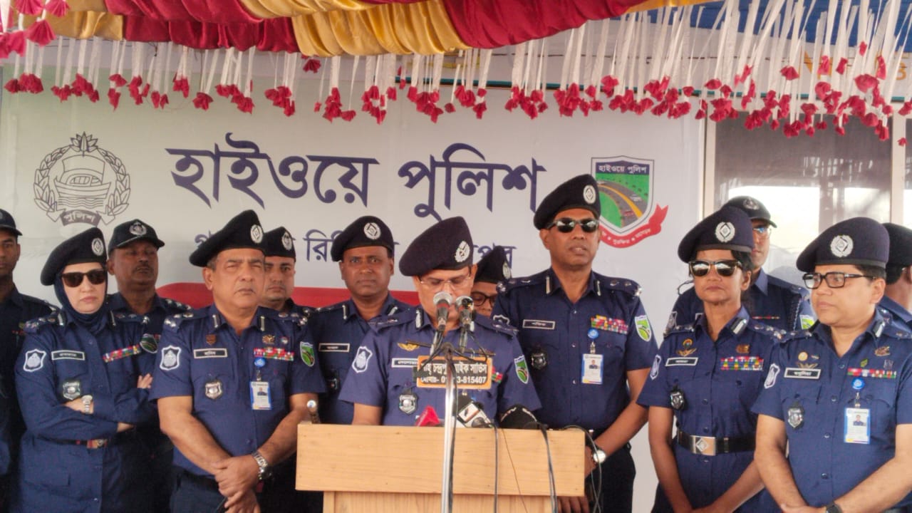 ঈদে ঘরমুখো মানুষের নিরাপত্তা নিশ্চিত করতে আমরা সর্বাত্তক পদ্ধতি গ্রহন করেছি