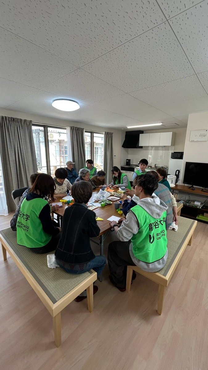ishihara_semi's tweet photo. こんにちは！石原ゼミ地域防災プロジェクト2回生です🐟

3月21、22日に能登半島地震のフィールドワークを実施しました！
1日目は輪島市の仮設住宅を訪れ、集会所の利用状況を調査しました！

2日目は七尾市の仮設住宅で交流サロンを開催し、参加者と楽しい時間を過ごしました！✨️ https://t.co/oBQixKYmJK