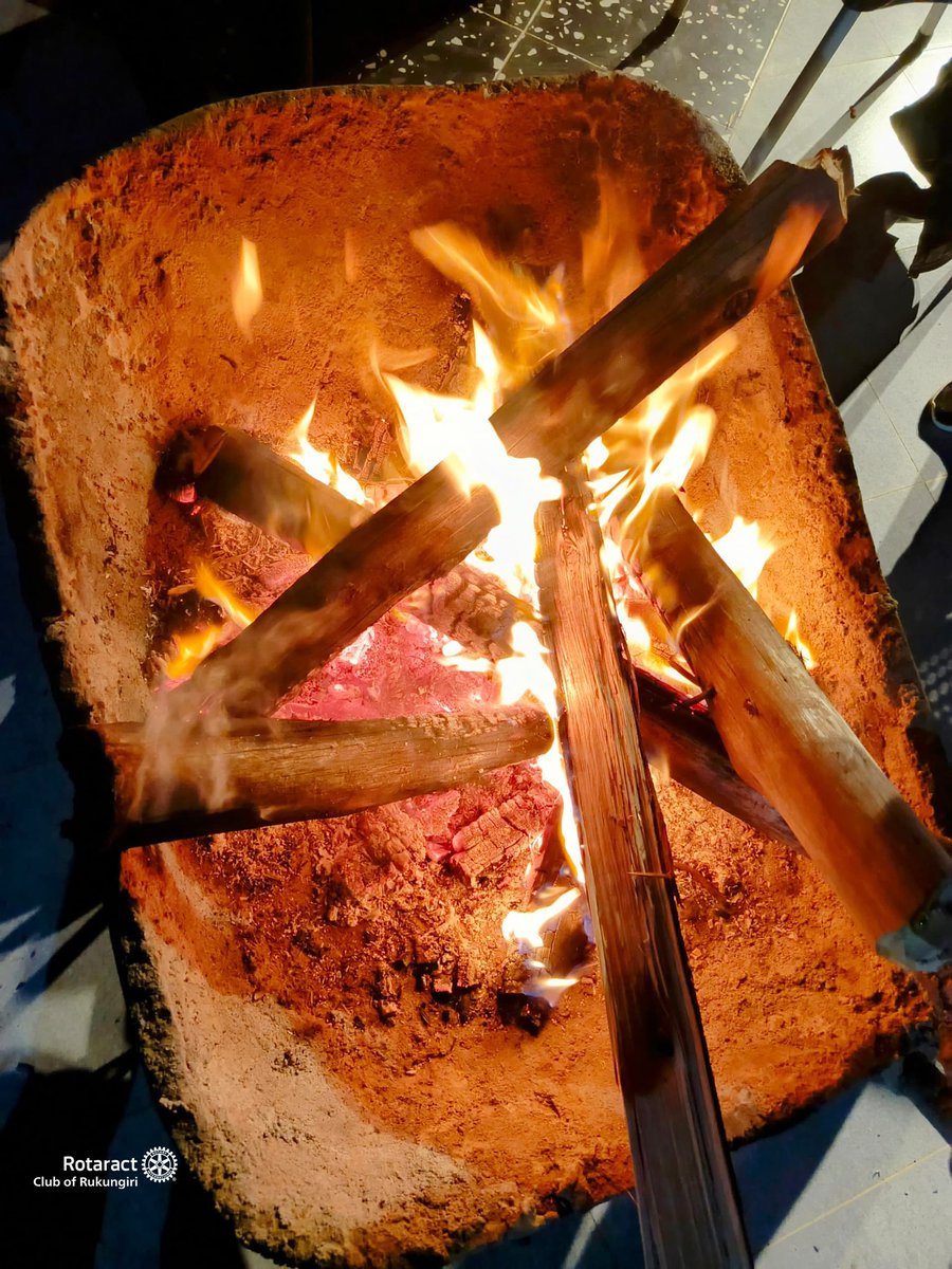 Scenes at our swallowship that happened yesterday 25/3/2025. At Bananas restaurant _Nyamayenje.
It was also our first fellowship since we got chartered on 21/03/2025.