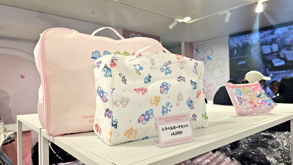 Twice Lovelys x Sanrio Travel Pouch Set Twice Lovelys x Sanrio