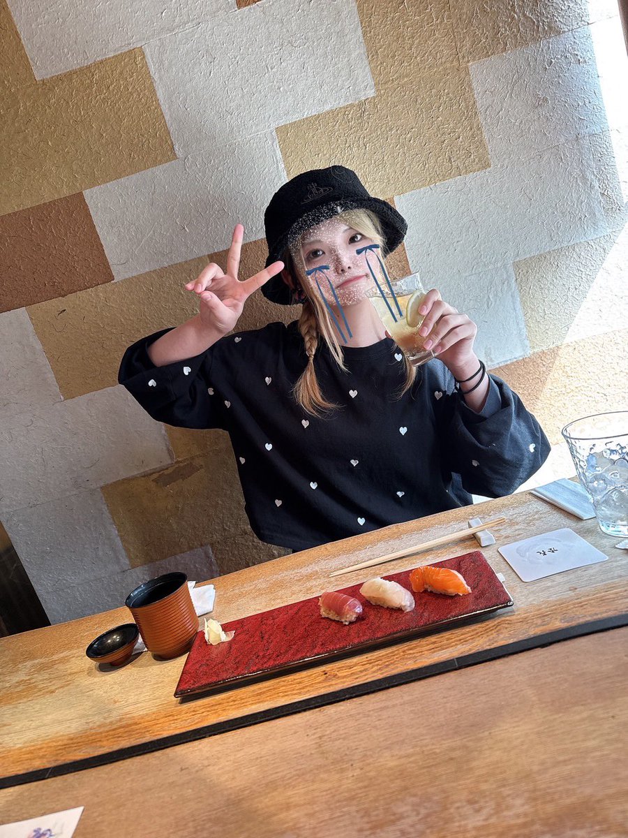 nmgk333's tweet photo. おしゃランチ連れてってもらってるんるんのわい氏

昼から酒はサイコーだな❣️ https://t.co/OMPGcxxFND