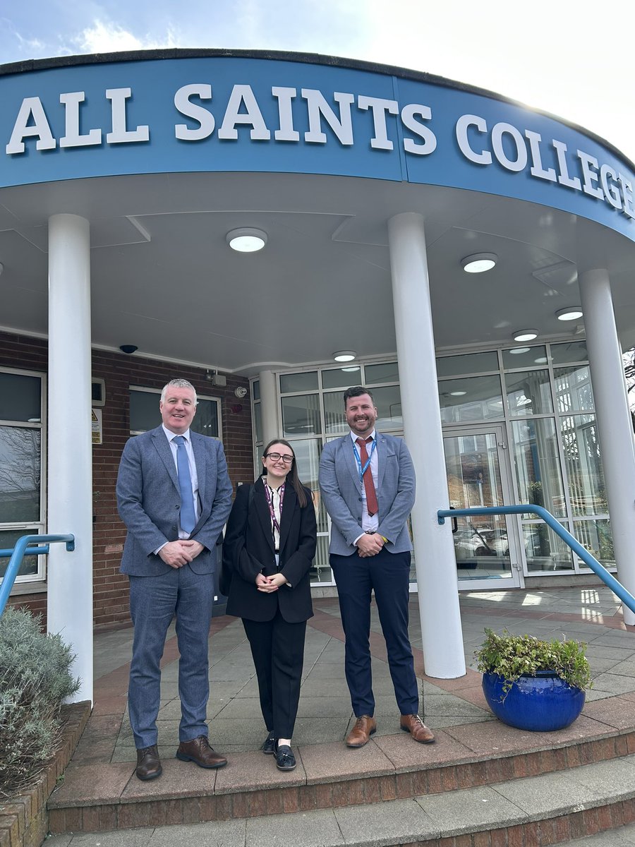We were delighted to have our fantastic past pupil Aoife O’Neill in to give a talk to our Y13 and Y14 Law classes on a Career in the Legal Profession. Aoife is currently carrying out her legal training in Breen, Rankin and Lenzi and we are all so proud of her achievements. 👏👏