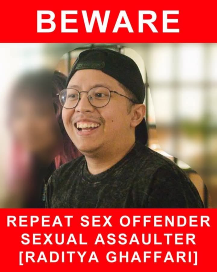 Tetap waspada. Ingat baik-baik muka dan namanya, Raditya Ghaffari.

(Pic CTTO)