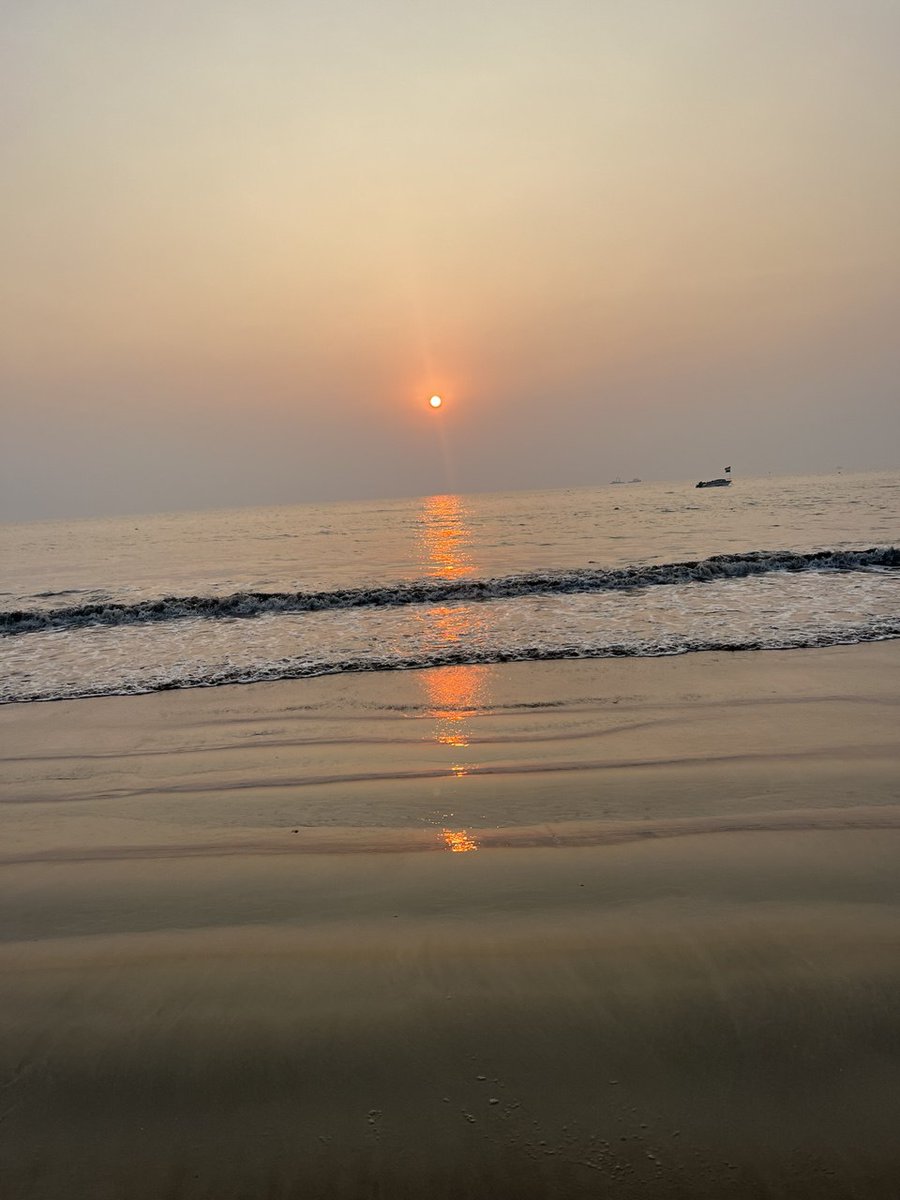 Oshir's tweet photo. आजकल नए सांचे में ढल रहा हूँ मैं।

हर पल ख़ुद को यूँ ही बदल रहा हूँ मैं। @Oshir
#helevier
#zelena #LaCasaDeLosFamososCol2 
#Shayari #poems #linglingkwong #riyadh https://t.co/uDJyJAFDQ9