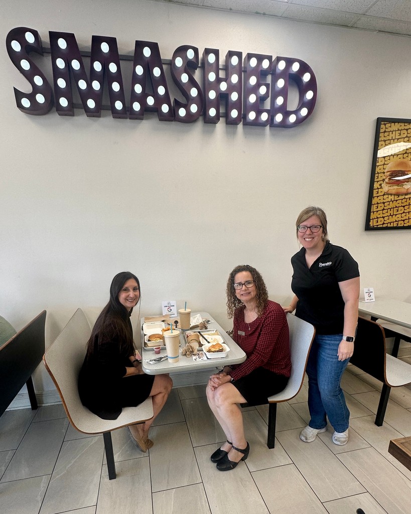 StBChamber's tweet photo. Great food, great connections! 🍔🤝

Yesterday’s Chamber Connections Networking Lunch at SMASHED was a great way to meet new people, share upcoming events, and support a local restaurant! 

Join us for our next one on April 30th, from 11:30 AM - 1:00 PM at Perk’s Café! https://t.co/Z50R5ys7lO