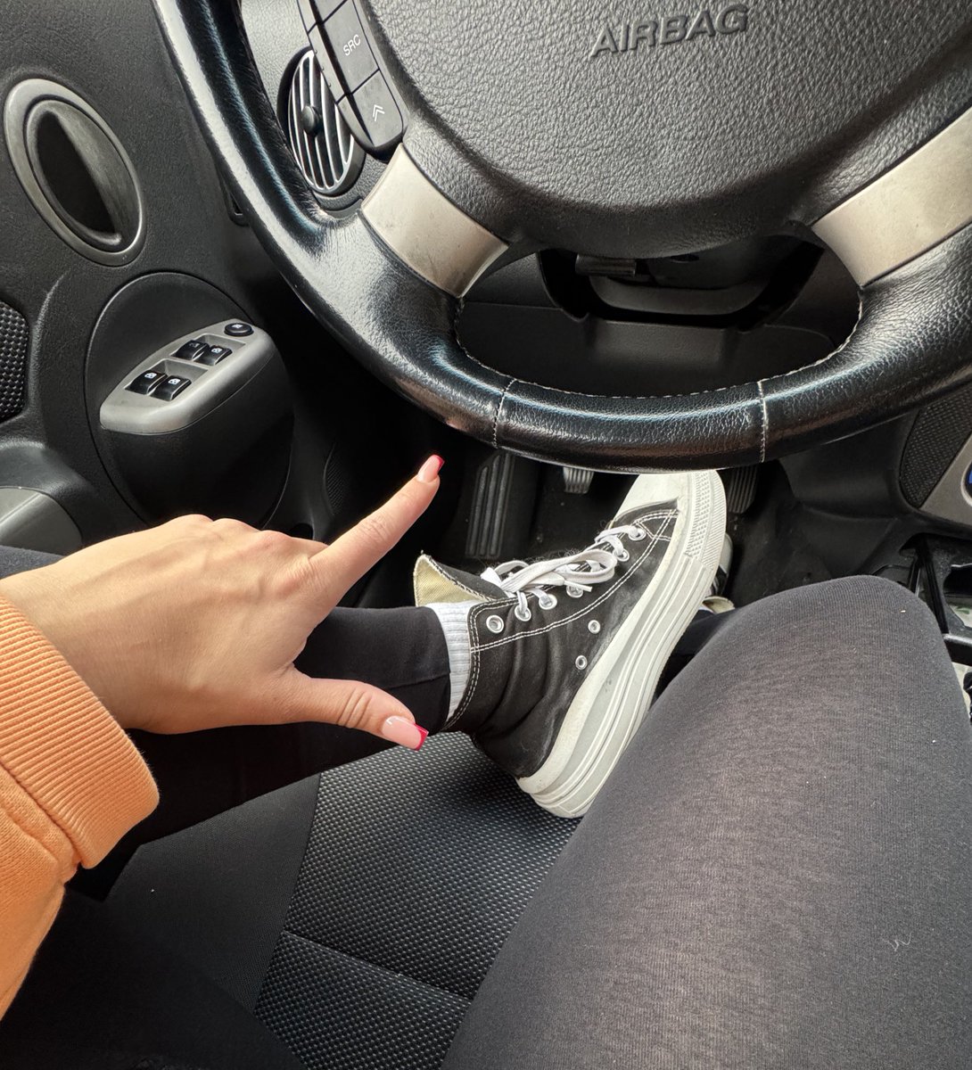 Ich biete dir die einzigartige Gelegenheit, dich voll und ganz meiner Kontrolle hinzugeben. Ob strenge Erziehung, Demütigung, Wunschvideos, Gehorsamstraining oder Bestrafung - ich bestimme die Regeln, du folgst. Von psychologischer Dominanz bis hin zu körperlicher Disziplin😈😛