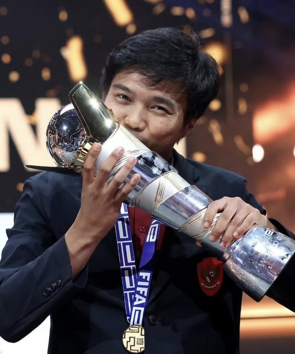 🚨 The tactics of the world's best Football Manager player explained 🐐