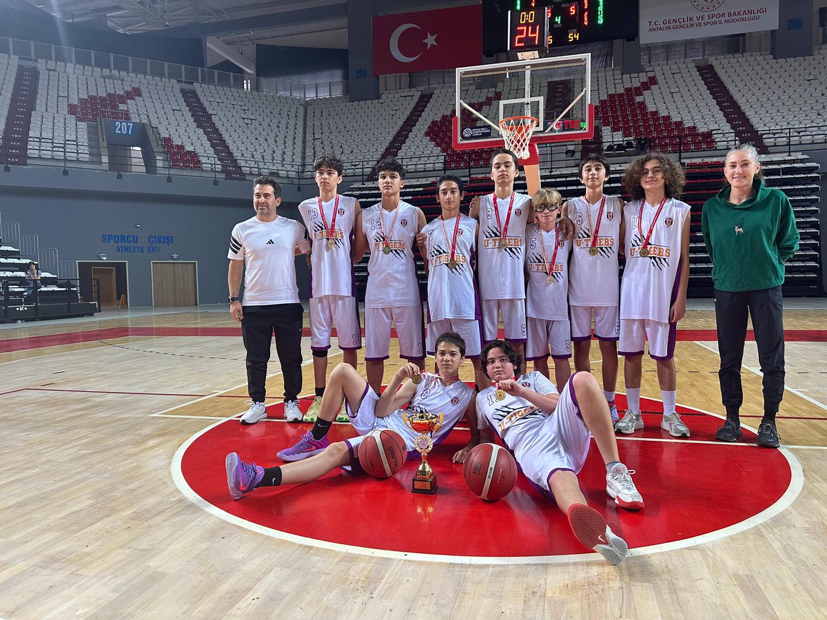🏆🏆🏆ŞAMPİYON MURATPAŞA UĞUR ORTAOKULU🏆🏆🏆

🏀🏀🏀Gençlik ve Spor İl Müdürlüğü tarafından düzenlenen Okullar Arası 2. Küme Yıldız Erkek Basketbol Turnuvasında, takımımız Final maçını kazanarak "ANTALYA ŞAMPİYONU " olmuştur.Takımımızı tebrik eder, başarılar dileriz. 🏀🏆🏀