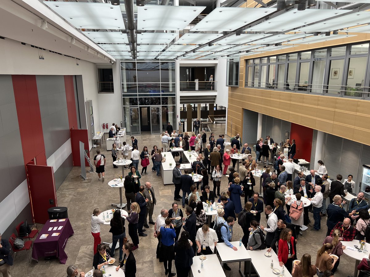 „genomDE &amp; Präzisionsmedizin – Team Deutschland stellt sich neu auf“ ist der Titel der Abendveranstaltung zum genomDE-Symposium am 10.7.

Gemeinsam mit <a href="/vfapharma/">vfa Pharma</a> und <a href="/VDGH/">VDGH</a> planen wir einen Abend voll interaktiver Diskussion und Netzwerken.

👉Anmeldung: genom.de/de/veranstaltu…