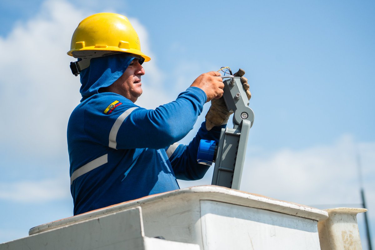 alcaldiabbhy's tweet image. Dimos un gran paso en la Av. Universitaria con la instalación de 43 nuevas #LámparasLED, gracias al apoyo del carro canasta de #CNEL. 

Este proyecto no solo transforma nuestra ciudad, sino que también refuerza la seguridad en la zona.

#AlcaldíaCiudadanaDeBabahoyo