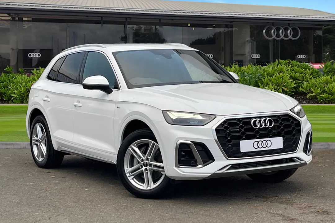 🚙 Versatility Meets Elegance. ✨
With its bold exterior, Quattro all-wheel drive, and refined interior, the Q5 offers everything you need—luxury, performance, and space. Wherever life takes you, go with confidence. ecs.page.link/wLyDM #AudiQ5 #DrivenByExcellence