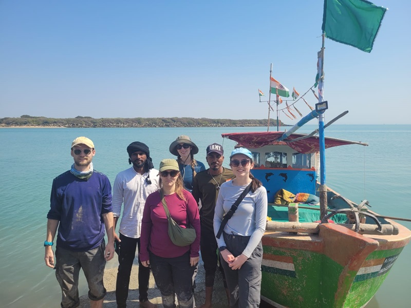 StAndrewsSGSD's tweet image. Check out how our colleagues are supporting India&apos;s #BlueCarbon initiatives and climate action.
@Alex_bluecarbon with Lauren South &amp;amp; Elina Apine have recently returned from fieldwork studying mangrove soil carbon storage in Gujarat, India. 
🔗 Read more: st-andrews.ac.uk/geography-sust…