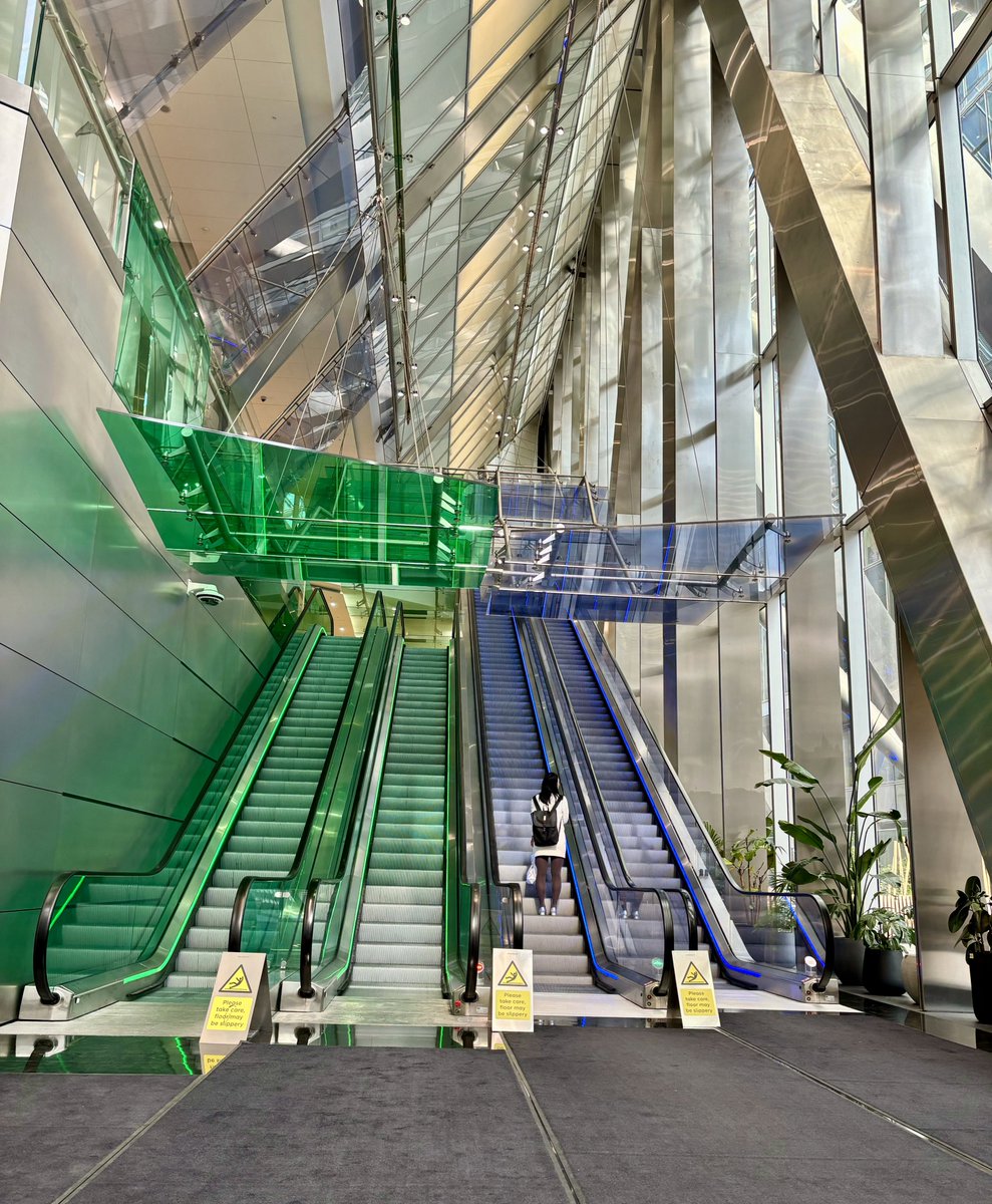 notwithhaste__'s tweet image. what if we kissed at the good omens escalator