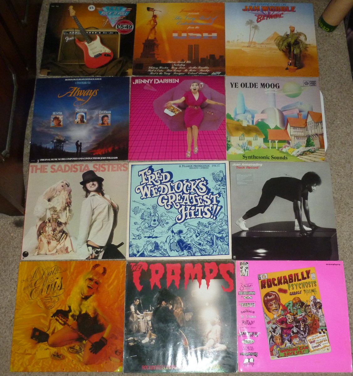 StevenFlavell1's tweet photo. Wednesday is boot sale day. 🤣 #Vinyl #Records #PictureDiscs #physicalmedia #SevenInches #TwelveInches https://t.co/5oPJuxgSTo