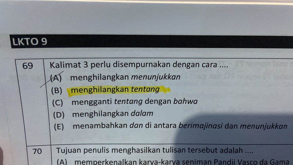 terus ini kenapa jawabannya menghilangkan tentang ya bukannya menghilangkan menunjukkan :(