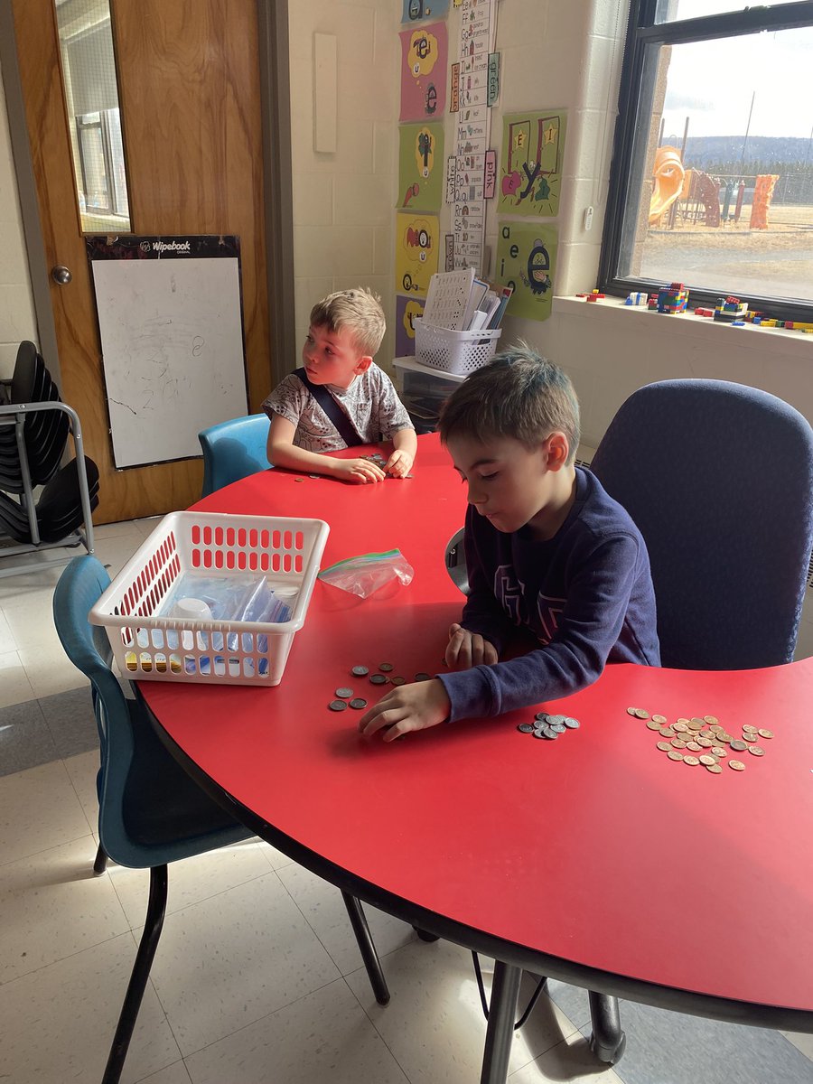 InvernessECA's tweet image. Grade 2s have been busy exploring different ways to create the same amount using coins! This hands-on activity helps them develop their understanding of money &amp;amp; problem-solving skills. A great way to celebrate Math Month by applying real-world math concepts! #SRCEMarchIsMathMonth