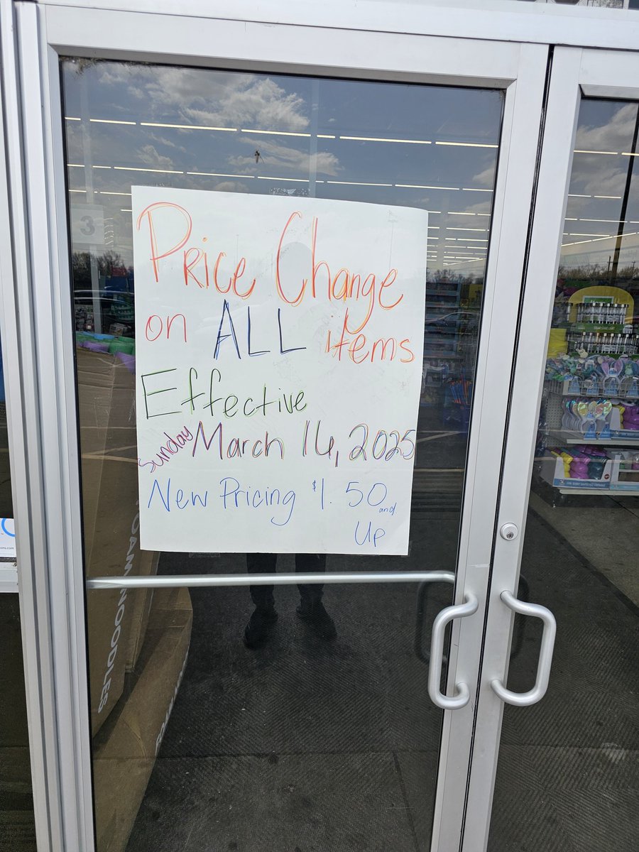 Mahiranoor68's tweet image. Family Dollar’s trending ‘cause Dollar Tree ate an $8B loss last quarter. Raising prices to $1.25 two years ago screwed them—now #FamilyDollar stores are dying off, and #DollarTree’s at $1.50 for all. Total disaster