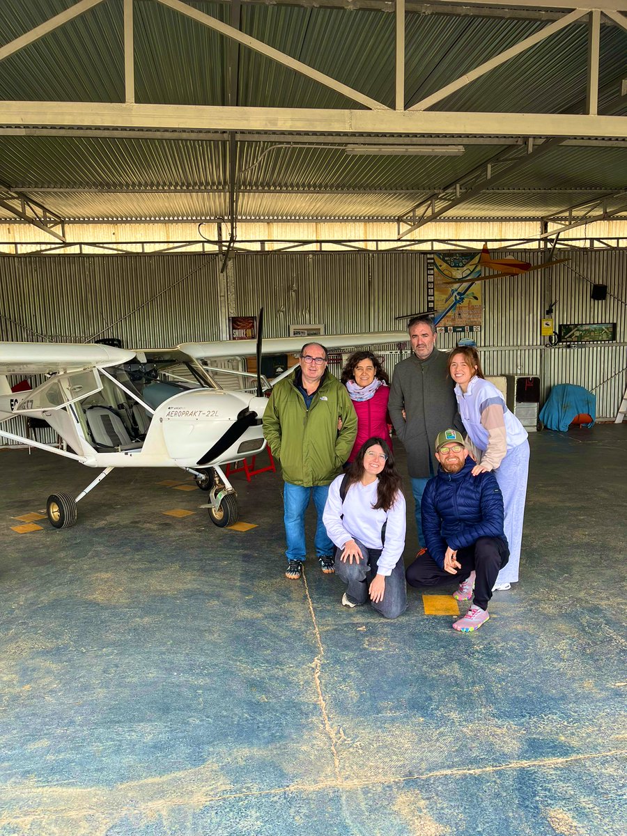 IncaPsiquiatria's tweet photo. ✈️ Feim una sortida terapèutica a l’aeròdrom de Binissalem

👨‍🏫 Gràcies a en Biel, en Miquel i n’Isidre, del programa divulgatiu “Aviació a les aules”, hem descobert la història i el funcionament de l’aviació

#SaludMental 
@HospitaldeInca https://t.co/OH1DK2mBs5