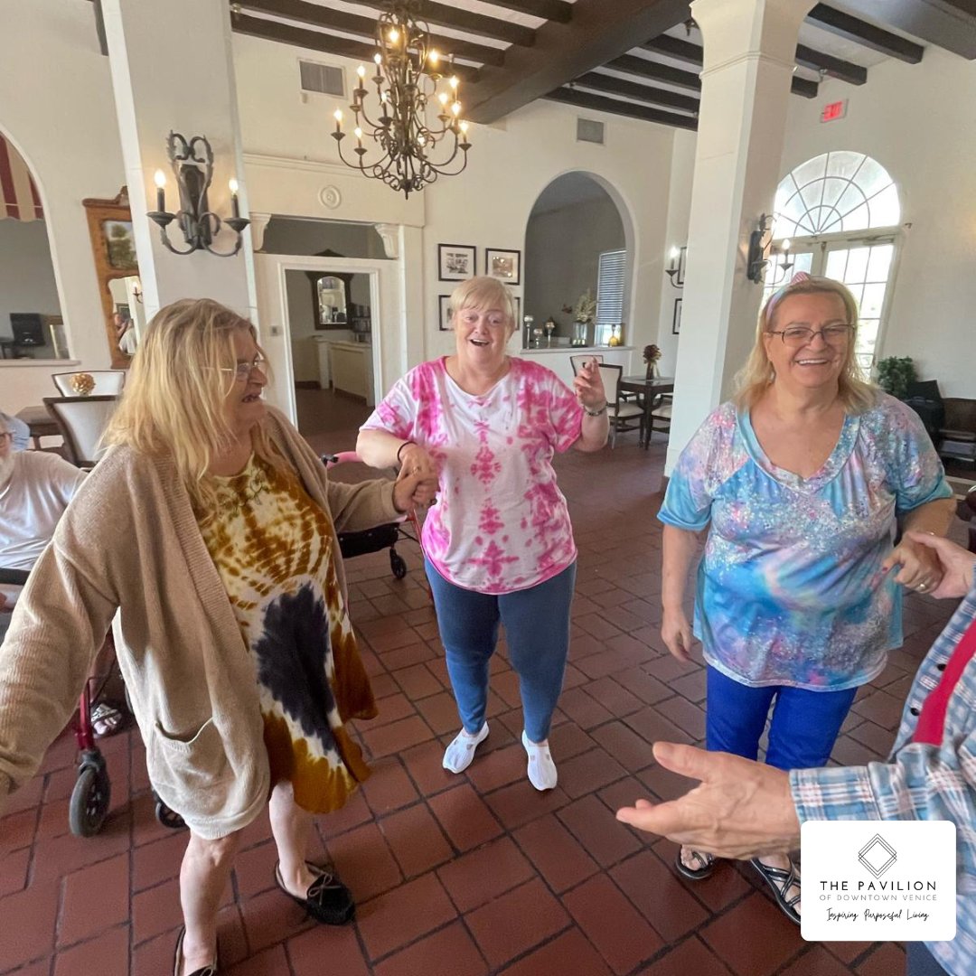 venicecenterl's tweet photo. A wonderful time filled with music and joy! 🎶 Residents and family members enjoyed a delightful performance by George Reading. 🎤🎸 #MusicBringsJoy #LiveEntertainment #FamilyMoments #HeartwarmingMelodies https://t.co/GXUYjVwp6P