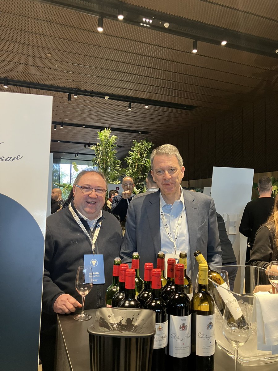 Bekaa es la cuna espiritual del vino, donde fenicios,minoicos,griegos y romanos cultivaron y comercializaron a lo largo de la historia. En estas tierras mediterráneas la familia Hochar elabora el vino de culto <a href="/chateaumusar/">Chateau Musar</a> Compartirlos con Gastón Hochar es un privilegio #Lebanon